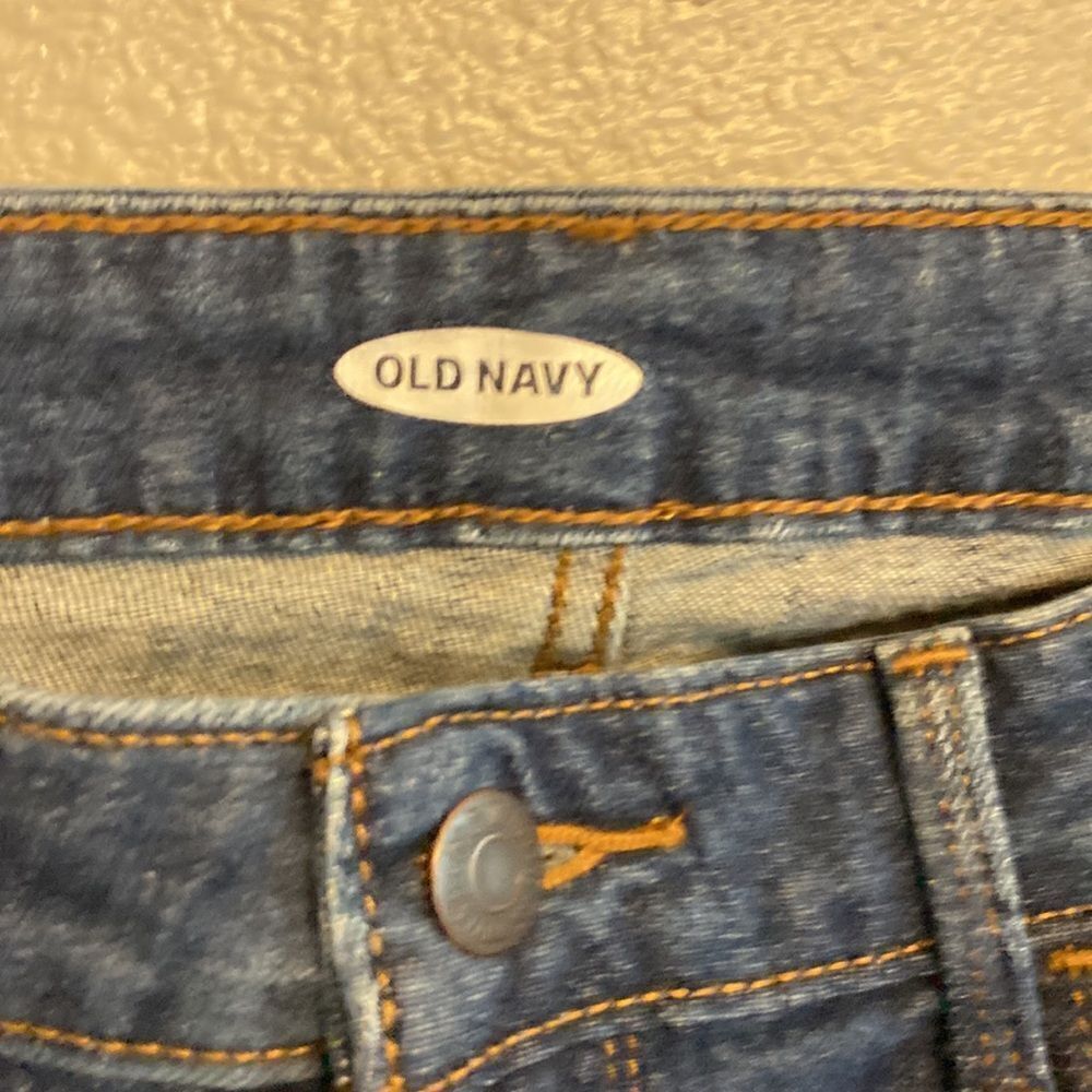 Old Navy- Slim midi dark Wash shorts- Size 8 - Picture 4 of 7